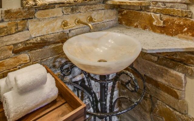 Storybook Riverside Inn