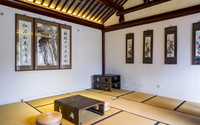 Taihu Baopu LingXia Inn