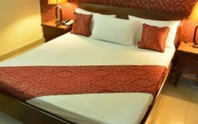 Grand One Hotel Faisal Town