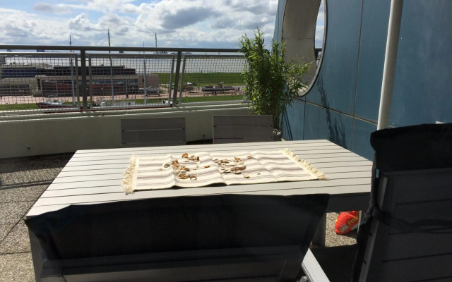 havenBlicke - großzügige Terrasse mit Blick auf die Weser