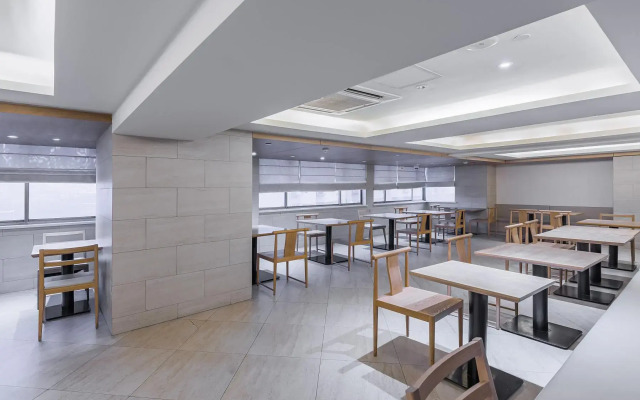 JI Hotel Shanghai Yan'an Road