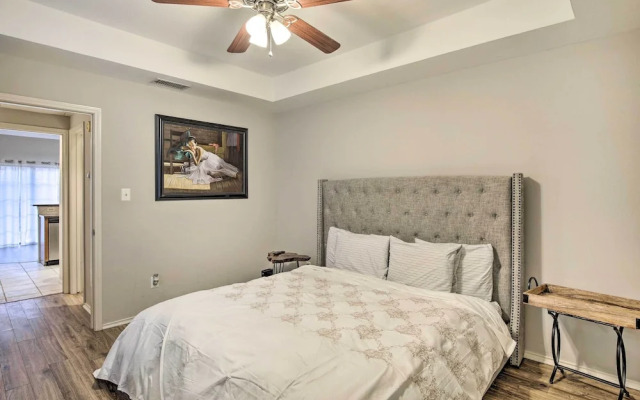 Comfortable Dallas Condo Close to Attractions