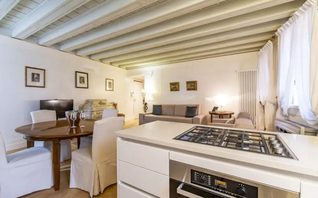 Gondola Luxury Apartment by Wonderful Italy