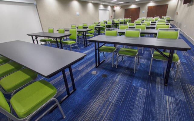 Holiday Inn Express & Suites Moore by IHG