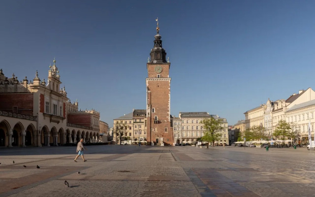 Krakow Main Square Apartment by Renters