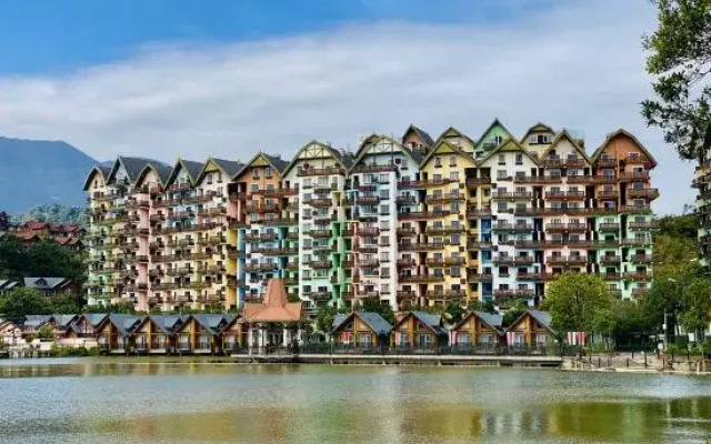 Longshore Resort Hotel