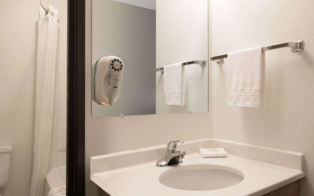 Super 8 by Wyndham Billings