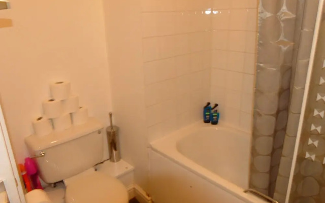 SS Property Hub – Apartment Close to Hyde Park