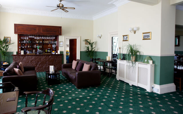 Riviera Lodge Hotel