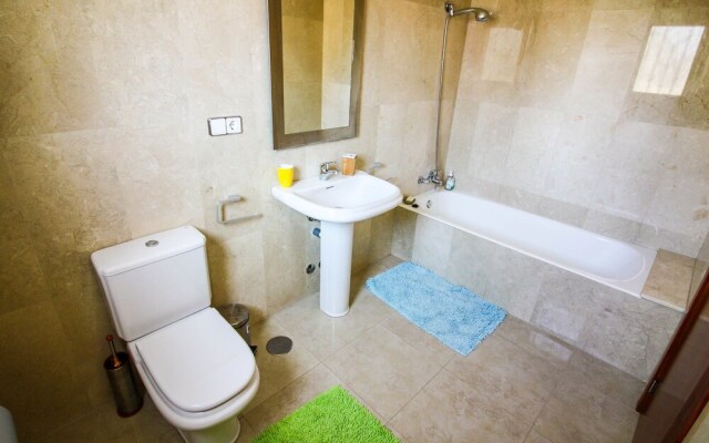 Gorgeous apartment in Albamar