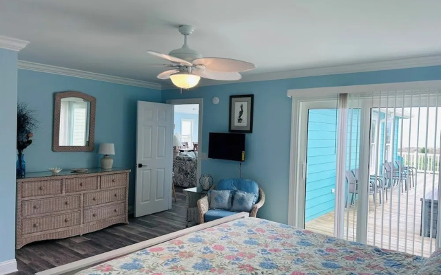 Serenity's Star 4 Bedroom Home by RedAwning