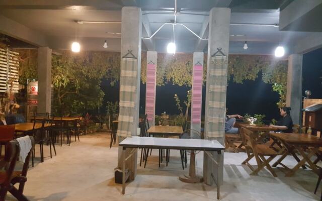 Tonkong Guesthouse & Restaurant
