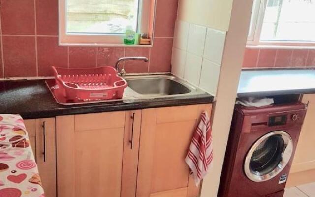 Private King En-Suite bedroom close to MediaCityUK/Old Trafford