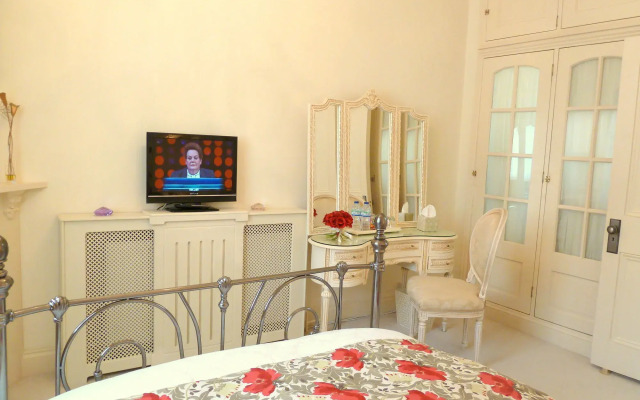 Hesketh Crescent 5 Star Apartment
