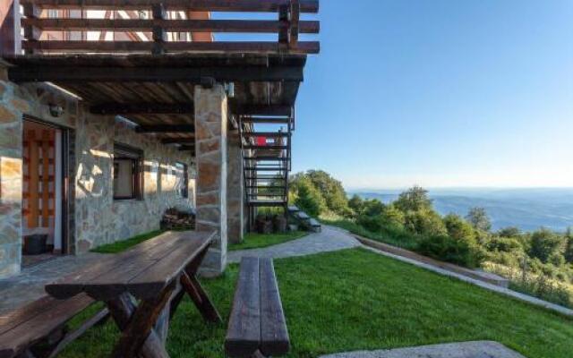 Hostgost at Čupino Sokače