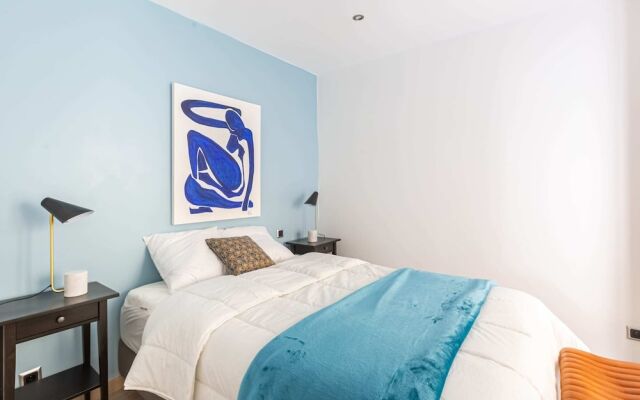 Beautiful apartment near train station by GuestReady