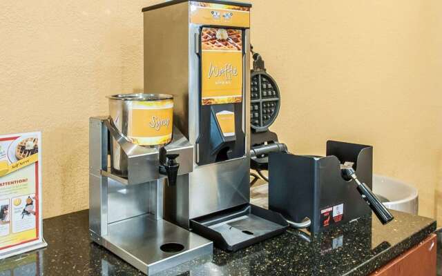 Quality Inn & Suites Kansas City I-435N Near Sports Complex