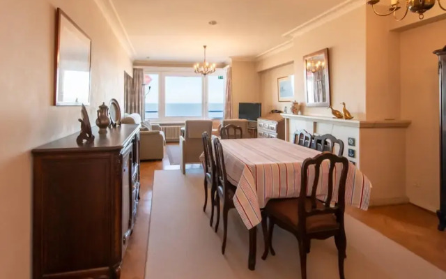 Classic Beach Apartment