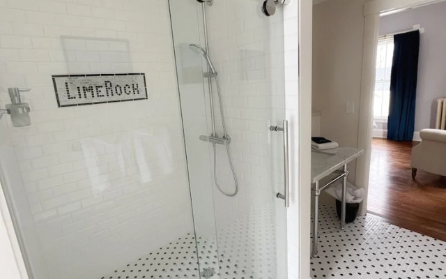 LimeRock Inn