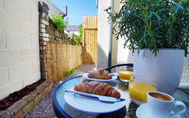 City House by Stay South Wales - sleeps 4