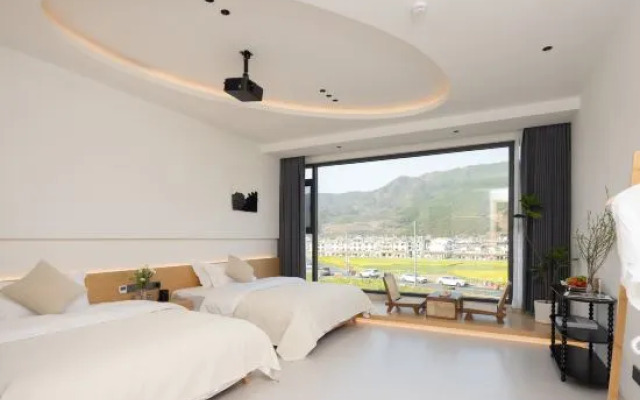 Three Lives and One Residence in Huangling, (Huangling Scenic Area Store)