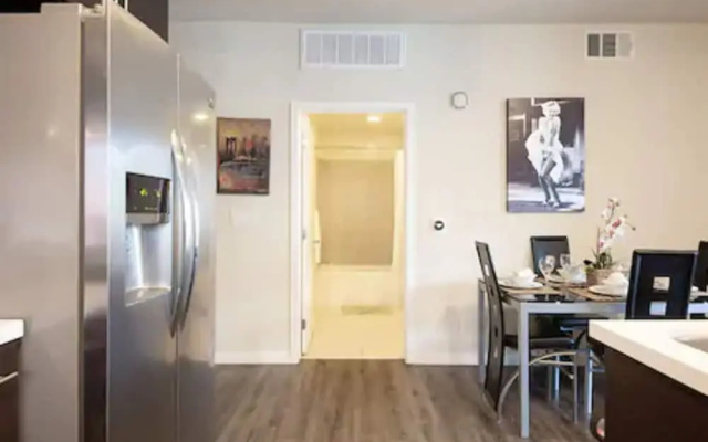 Downtown LA Fully Furnished Apartment