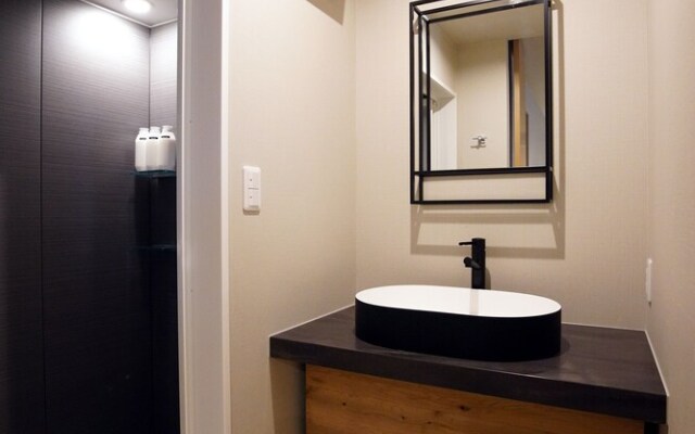 Koti Sopo Universal Bay 1 by Liaison