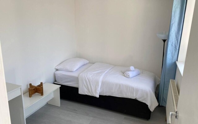 Modern Apartment in Nice Area in South London