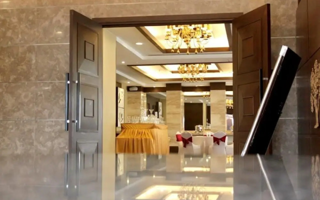 The Golden Palms Hotel & Spa Delhi