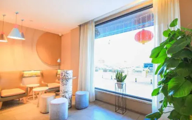 Homeinn · neo (Jinan Daming Lake Railway Station Chaoran Tower)
