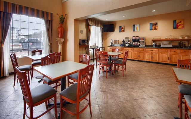 Best Western Windsor Pointe Hotel & Suites-Frost Bank Center