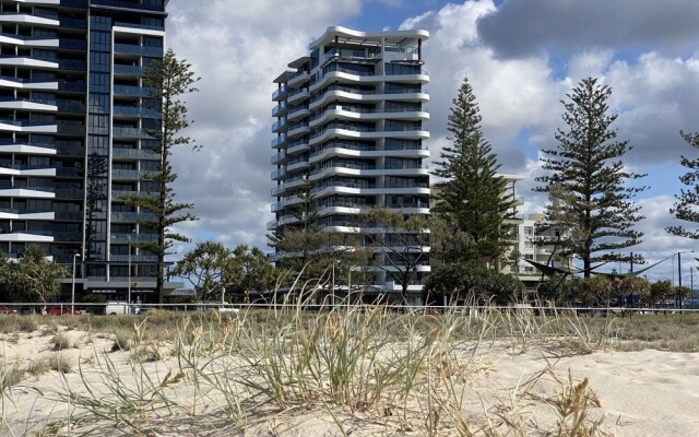 X Kirra Apartments