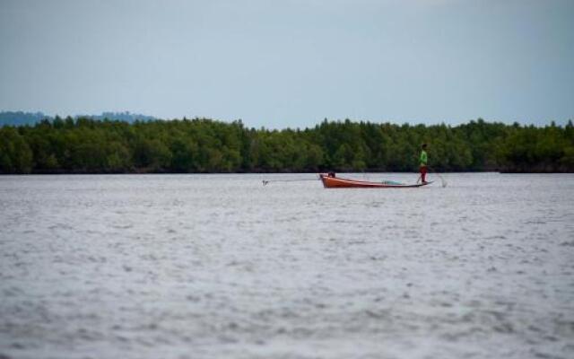 Tawan Bar and Bungalow