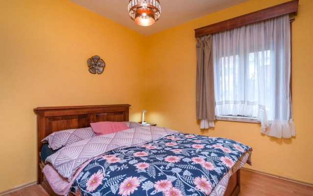 Beautiful Home in Postira With 5 Bedrooms and Wifi