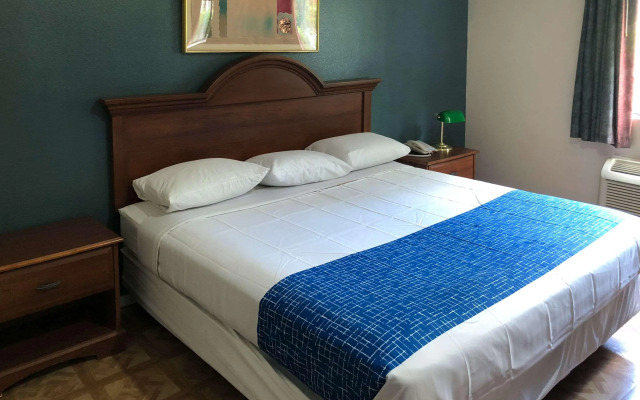 Rodeway Inn & Suites