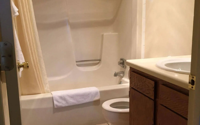 Wildwood Inn Tropical Dome & Theme Suites