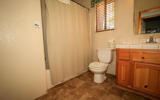 Bear Claw Bungalow #379
