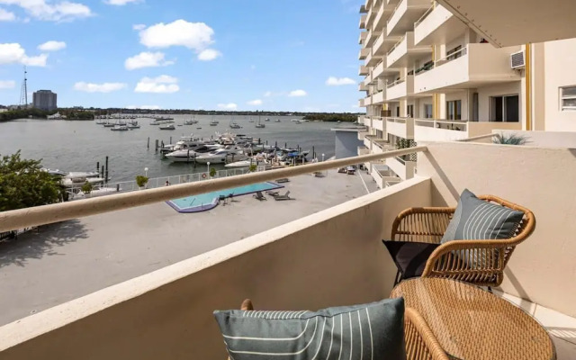 Bayshore Bliss- Cozy Space Pool Views
