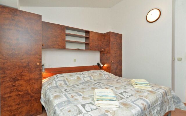 Apartment 522