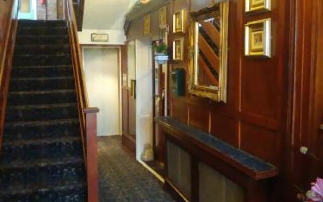 Avarest House Bed and Breakfast