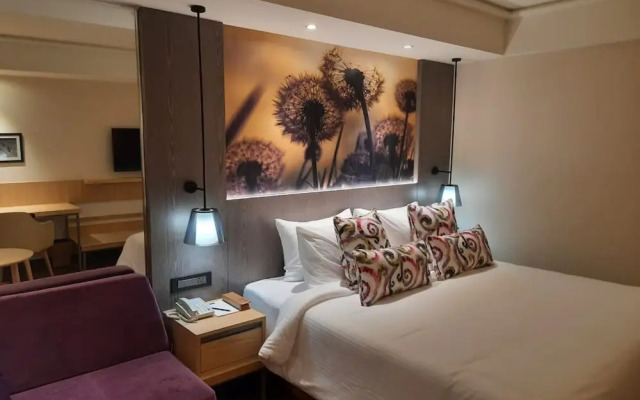 The Gaurs Sarovar Premiere