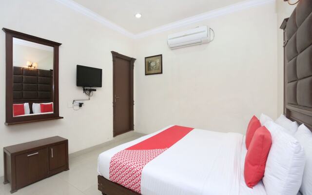 OYO 12989 White Diamond Hotel