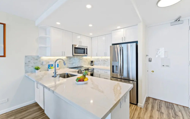 Ocean View 1BR at Ilikai Marina