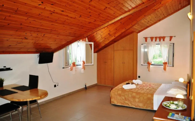 Mari-Christi Apartments