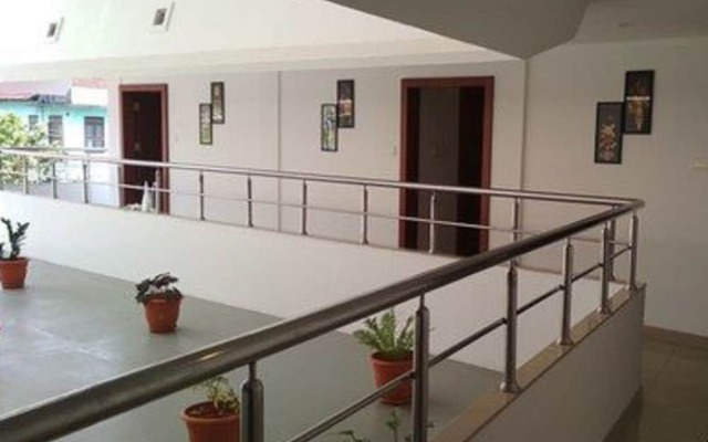 OYO 5077 Queens Hotel