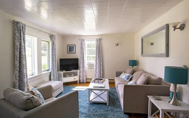 Friars Bay Inn & Cottages