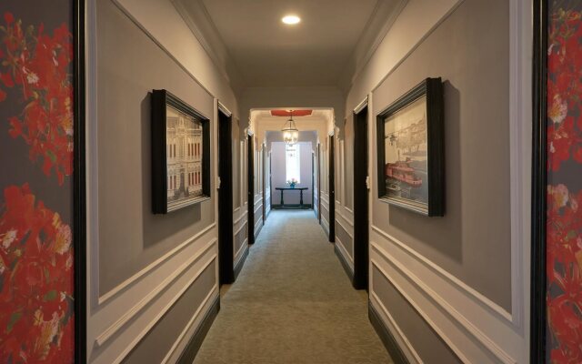 Manoir Des Arts Hotel