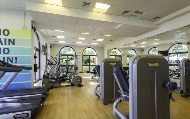 MaisonPrive Holiday - Fairmont South