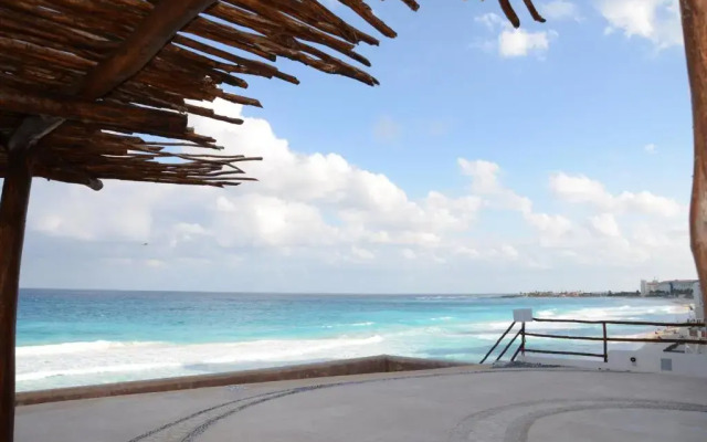 AR Cancun Plaza