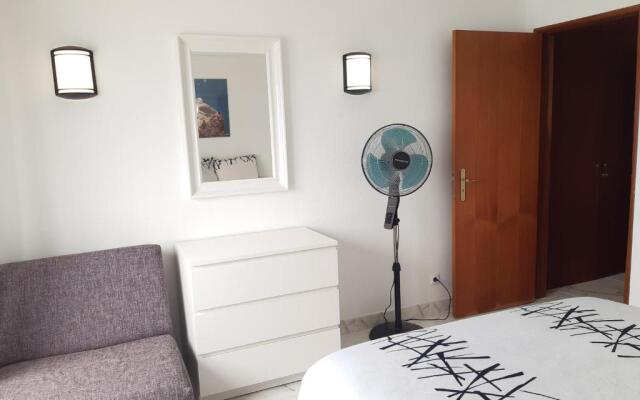 Vista Praia 16- Wifi, Remodelado, 80mt Praia